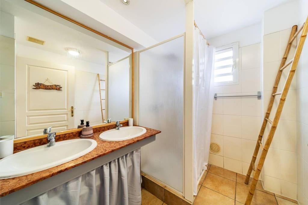 Jade - Appt 2 Chb - 4 Personnes - A 200 M Du Lagon De Saint-Pierre - Residence Avec Belle Piscine Et Parking Prive - Sur Le Front De Mer Et A 2 Pas Du Centre-Ville De St-Pierre Εξωτερικό φωτογραφία